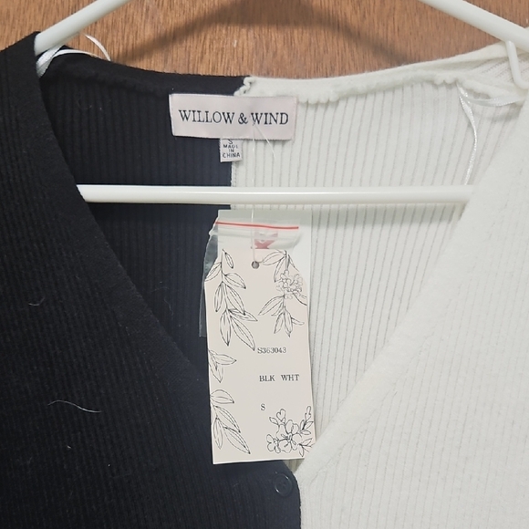 Elegant Two-Tone Long Sleeve Dress - Picture 2 of 5